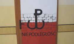 biało czerwony plakat, logo Polski Walczącej