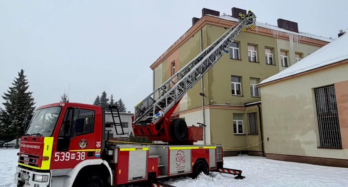 samochód strażacki w trakcie akcji