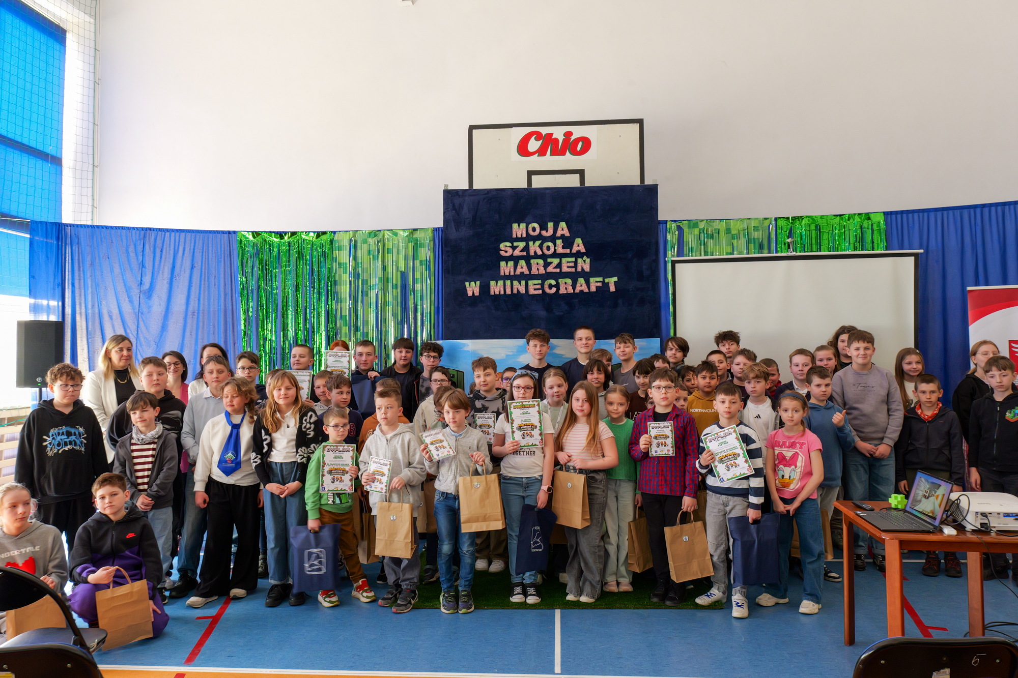 grupowe zdjęcie uczestników wydarzenia